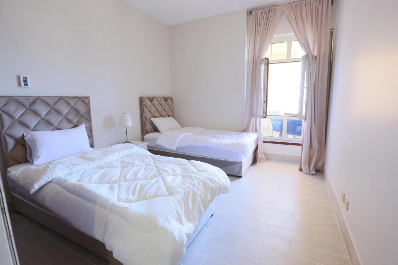 Marina 1 With Sea View 303b